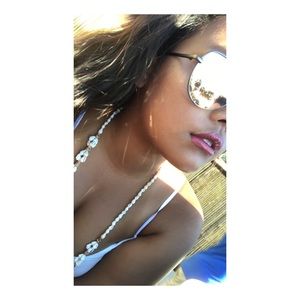 Meet your Posher, Charzelle